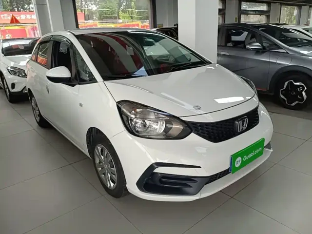 Honda Fit — Фото автомобиля 3