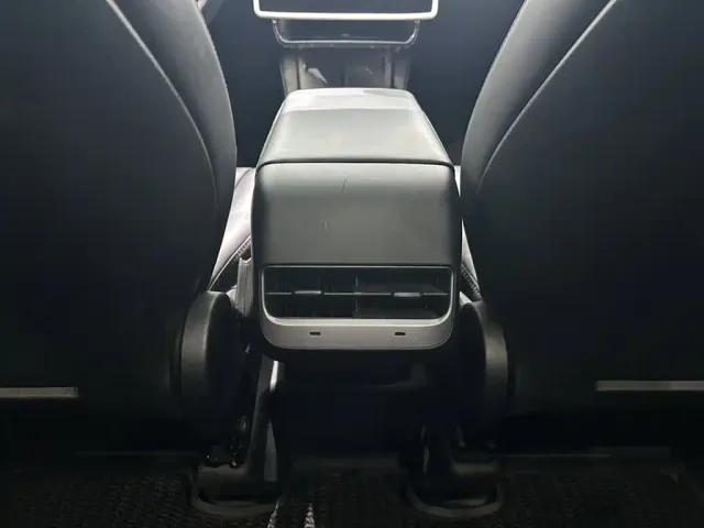 Tesla Model Y — Фото автомобиля 2