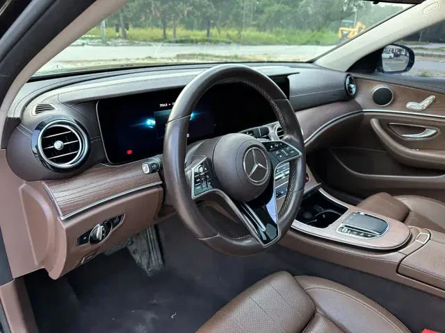 Mercedes-Benz E-Class — Фото автомобиля 13