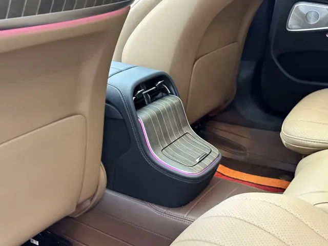 Mercedes-Benz E-Class — Фото автомобиля 19