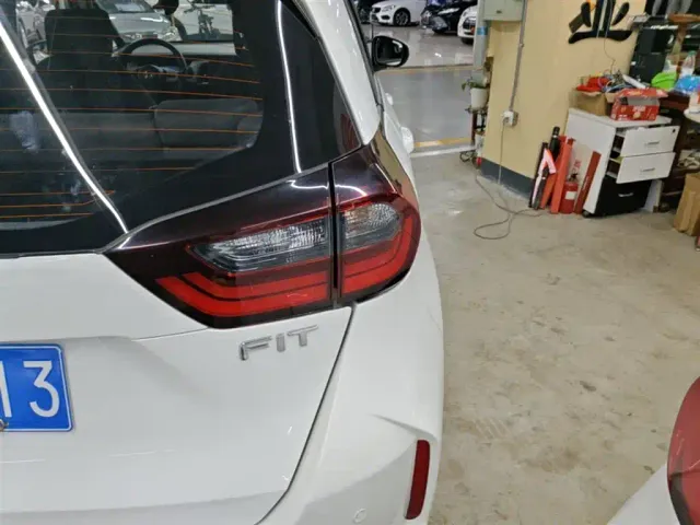 Honda Fit — Фото автомобиля 7