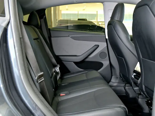 Tesla Model Y — Фото автомобиля 18