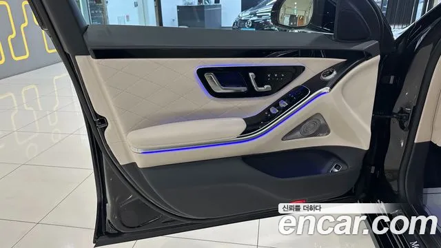 Mercedes-Benz S-Class — Фото автомобиля 12