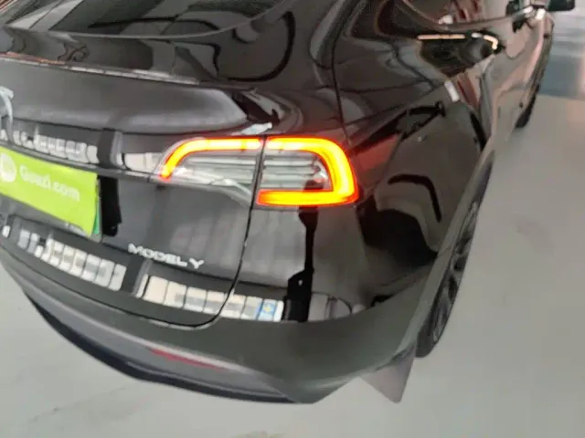 Tesla Model Y — Фото автомобиля 7