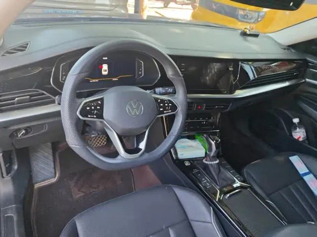 Volkswagen Passat — Фото автомобиля 12