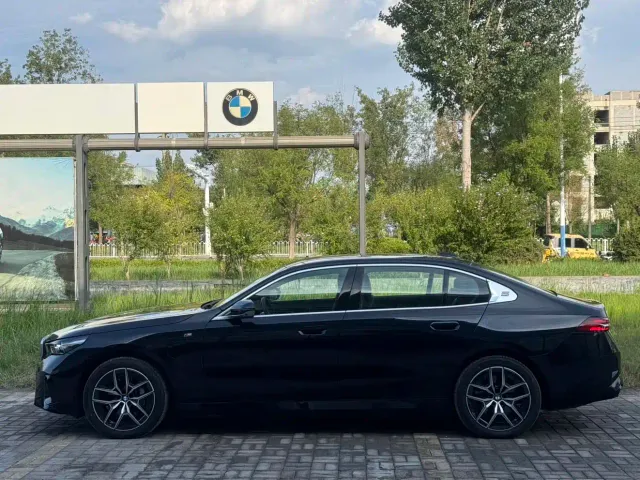 BMW i5 — Фото автомобиля 4