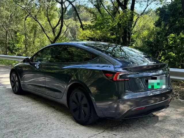Tesla Model 3 — Фото автомобиля 5