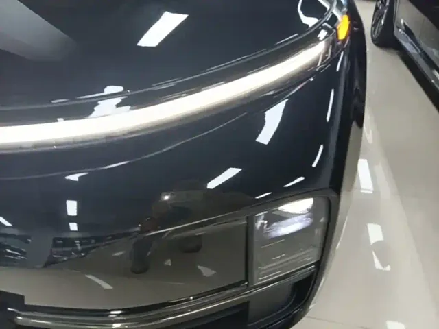 Li Auto L9 — Фото автомобиля 23