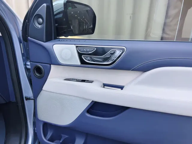 Lincoln Navigator One — Фото автомобиля 5