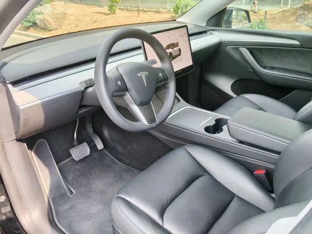 Tesla Model Y — Фото автомобиля 7