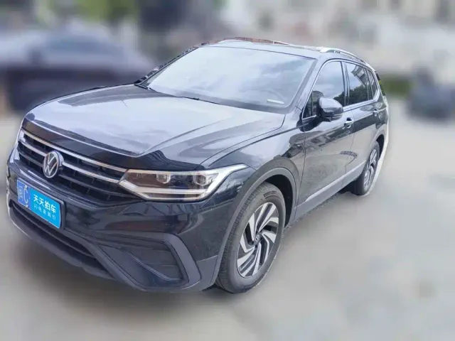 Фотография автомобиля — Volkswagen Tiguan L