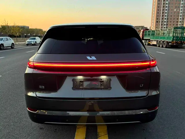 Li Auto L7 — Фото автомобиля 8