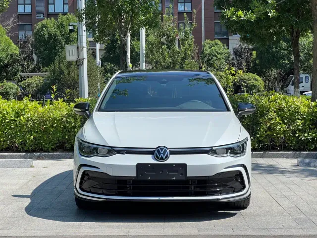 Volkswagen Golf — Фото автомобиля 2