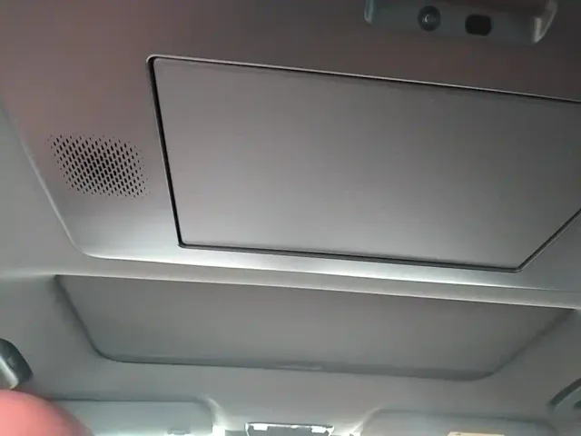 Dongfeng Yipai eπ008 2024 210Max Range Extender 6-Seater — Фото автомобиля 17