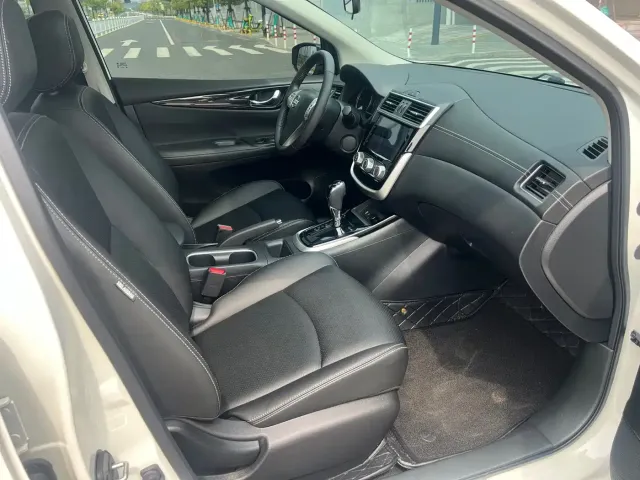 Nissan Tiida — Фото автомобиля 16