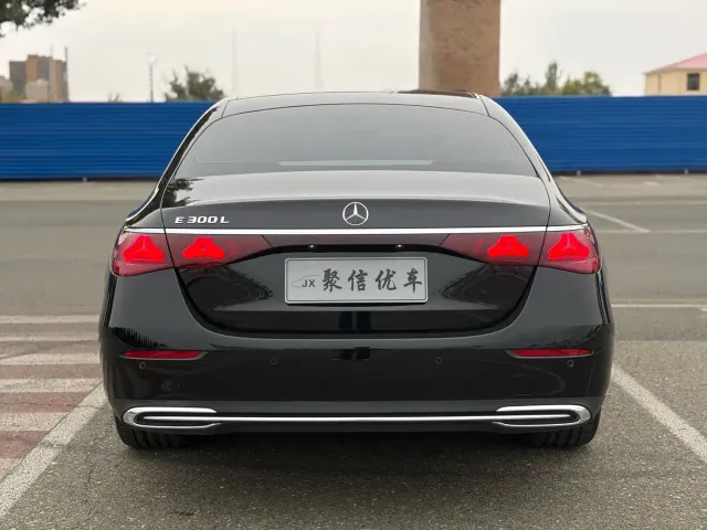 Mercedes-Benz E-Class — Фото автомобиля 24