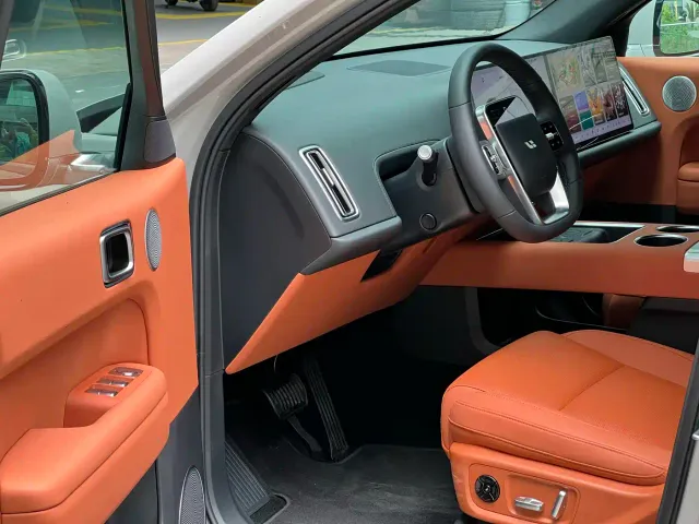 Li Auto L6 — Фото автомобиля 6