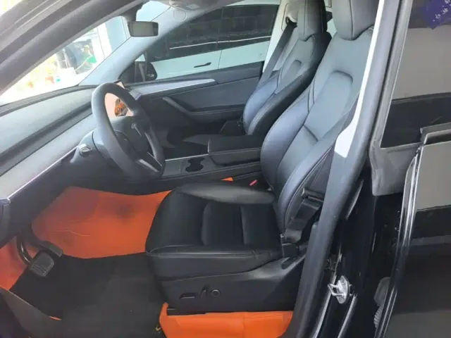 Tesla Model Y — Фото автомобиля 14