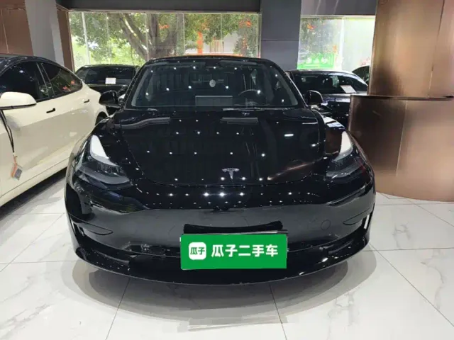 Tesla Model 3 — Фото автомобиля 2