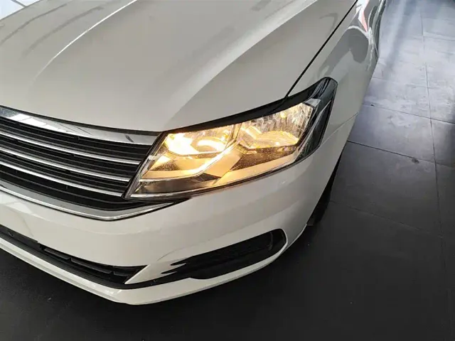 Volkswagen Lavida — Фото автомобиля 23