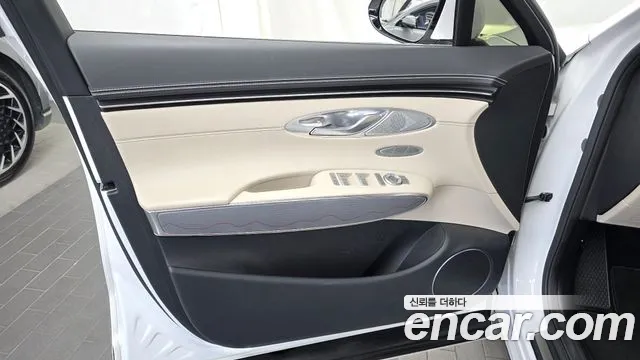 Genesis GV70 — Фото автомобиля 13