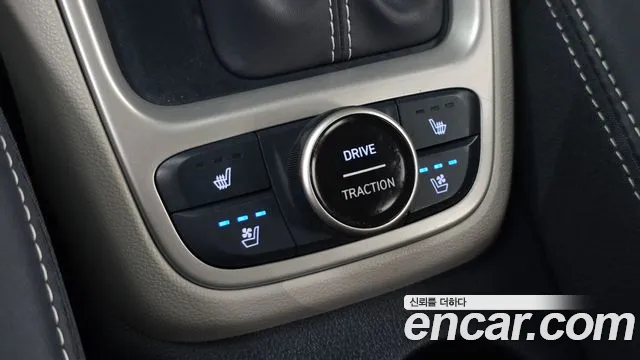 Hyundai Venue — Фото автомобиля 25