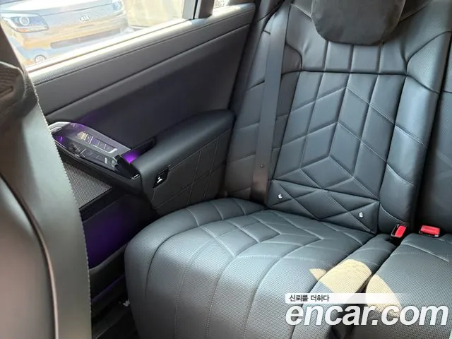 BMW 7 Series G70 — Фото автомобиля 8