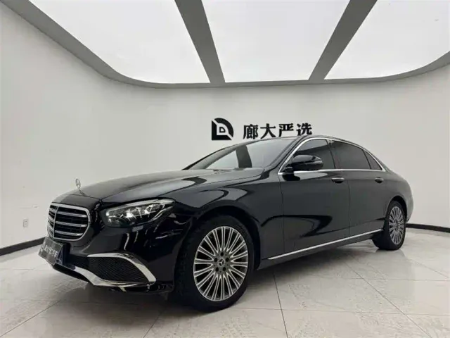Фотография автомобиля — Mercedes-Benz E-Class