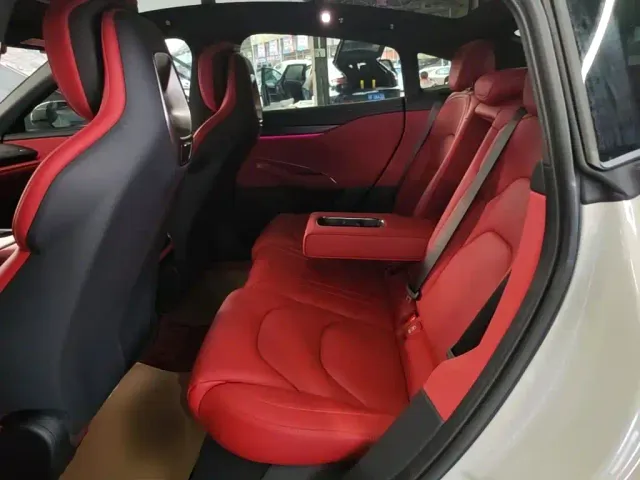 Xiaomi SU7 — Фото автомобиля 16