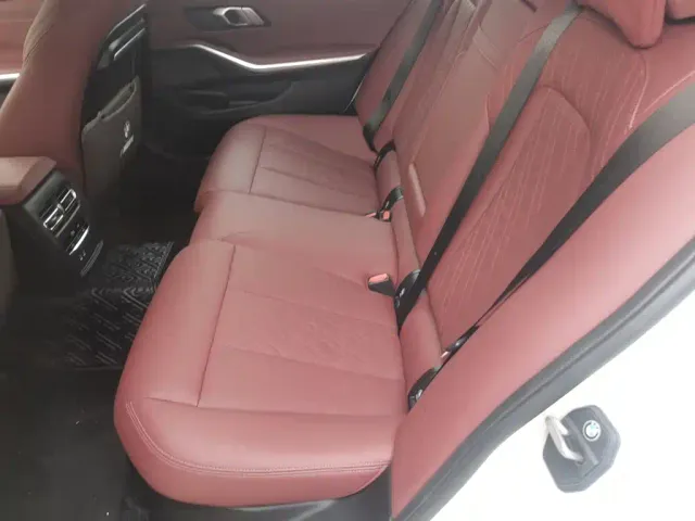 BMW 3 Series — Фото автомобиля 12