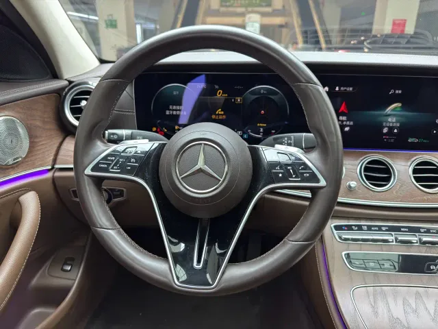 Mercedes-Benz E-Class — Фото автомобиля 10