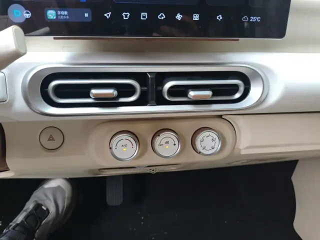 Wuling Hongguang Mini EV — Фото автомобиля 10