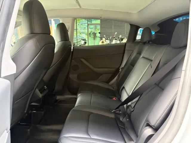 Tesla Model Y — Фото автомобиля 6