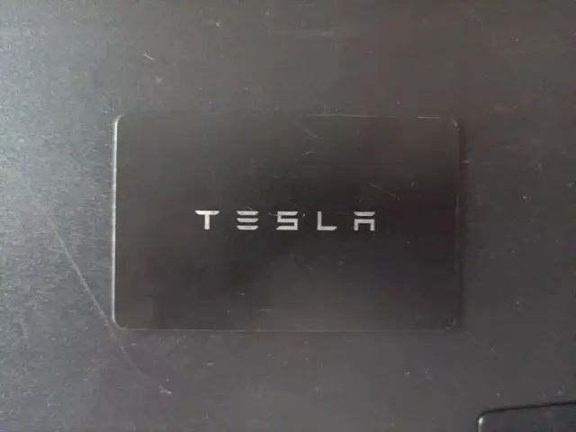 Tesla Model Y — Фото автомобиля 8