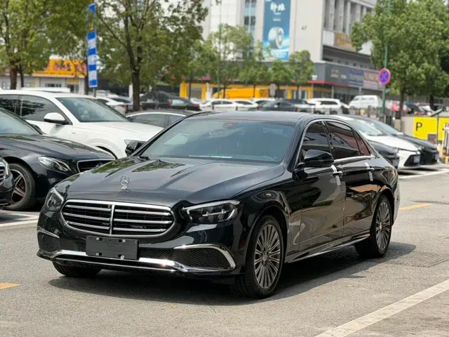 Mercedes-Benz E-Class — Фото автомобиля 3