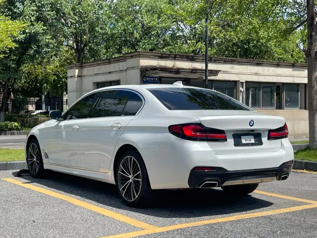 BMW 5 Series — Фото автомобиля 4