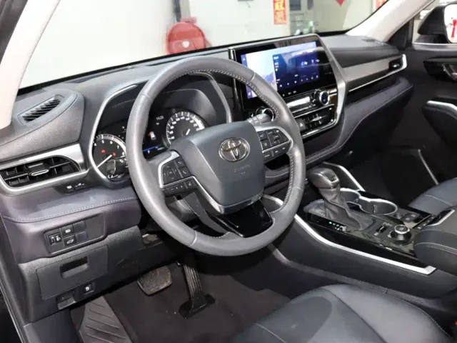 Toyota Highlander — Фото автомобиля 9