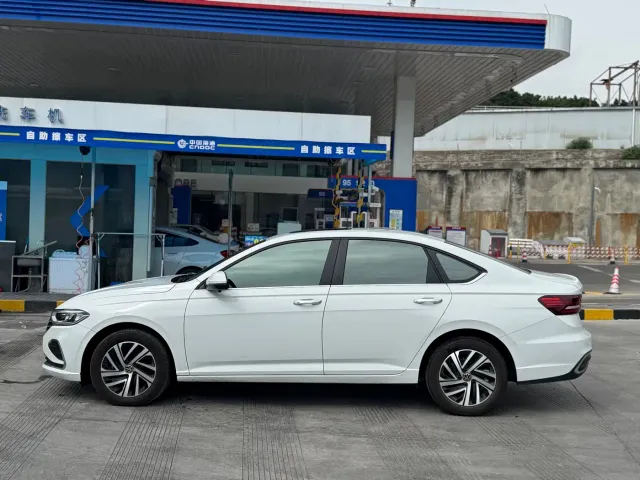 Volkswagen Lavida — Фото автомобиля 3