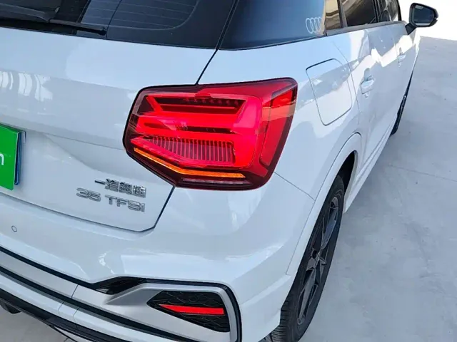 Audi Q2L — Фото автомобиля 7