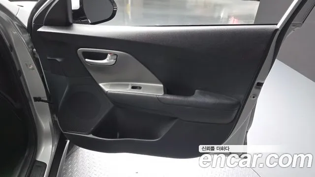 Kia Niro — Фото автомобиля 13