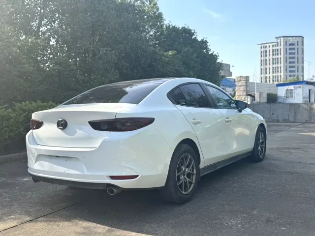 Mazda Axela — Фото автомобиля 6