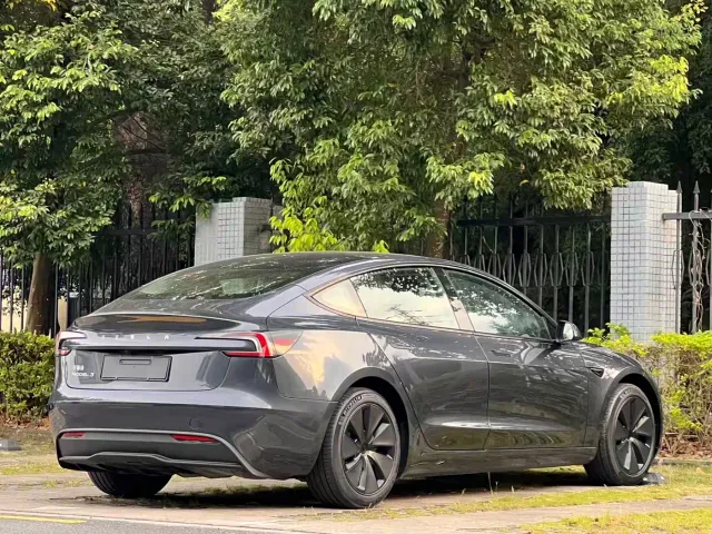 Tesla Model 3 — Фото автомобиля 7