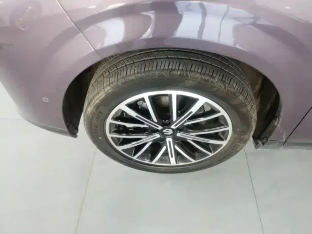 Leapmotor B10 — Фото автомобиля 22