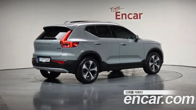 Вольво XC40 B4 Ultra Bright — Фото автомобиля 2