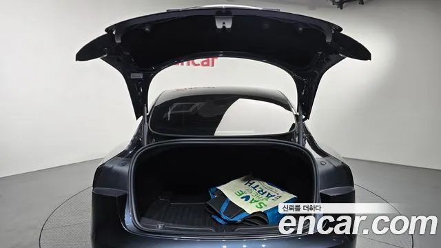 Tesla Model 3 — Фото автомобиля 24
