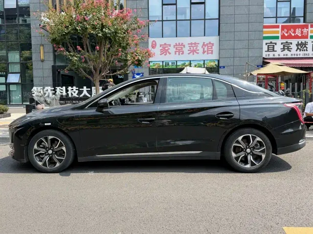 Hongqi E-QM5 — Фото автомобиля 3