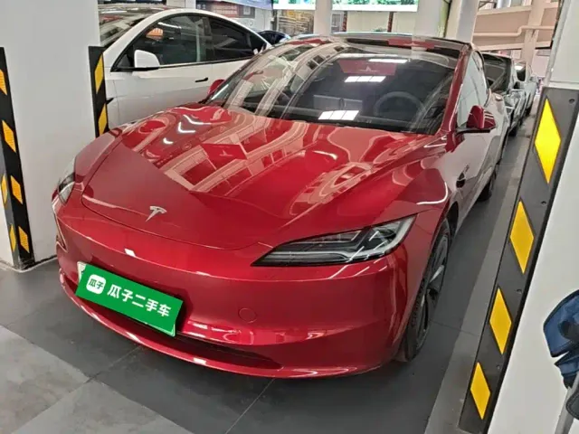 Фотография автомобиля — Tesla Model 3