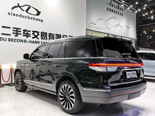 Lincoln Navigator — Фото автомобиля 21