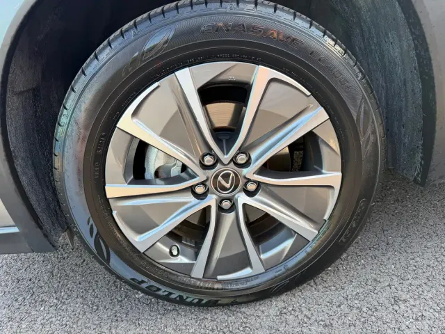 Lexus UX — Фото автомобиля 14