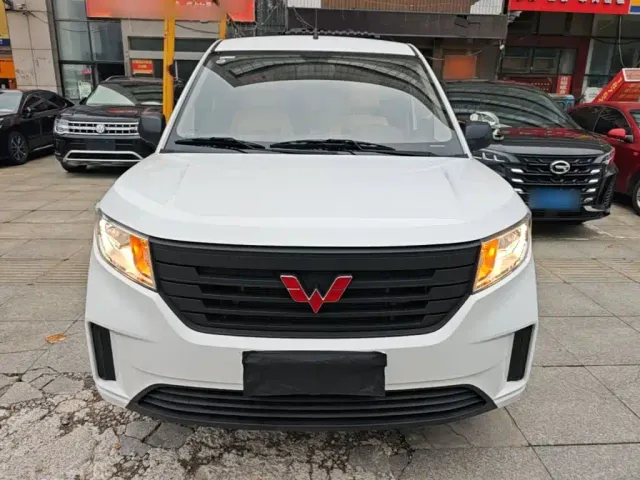 Wuling Hongguang Plus — Фото автомобиля 2